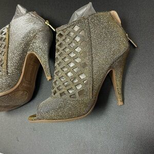 Christian Siriano Glittering Gold Heeled Booties with Open Toe size 7.5